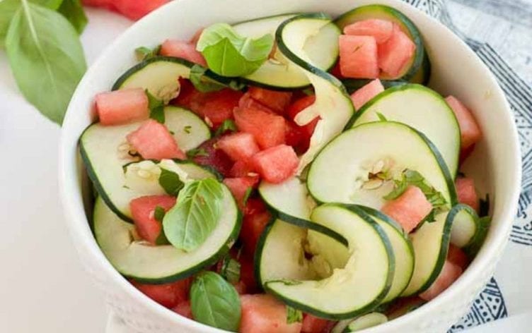 20 Dinner-Worthy Salads Under 455 Calories